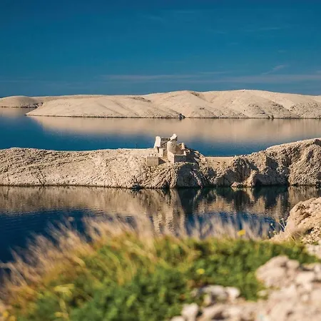Four Bedroom Holiday In Pag