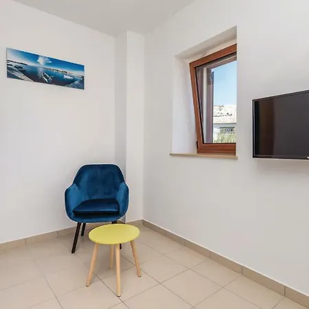 Four Bedroom Holiday In Pag بيت للعطل