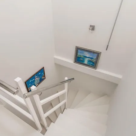 Four Bedroom Holiday In Pag بيت للعطل باغ