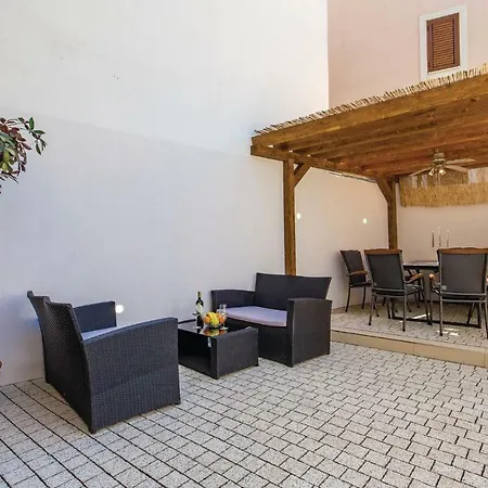 بيت للعطل Four Bedroom Holiday In Pag