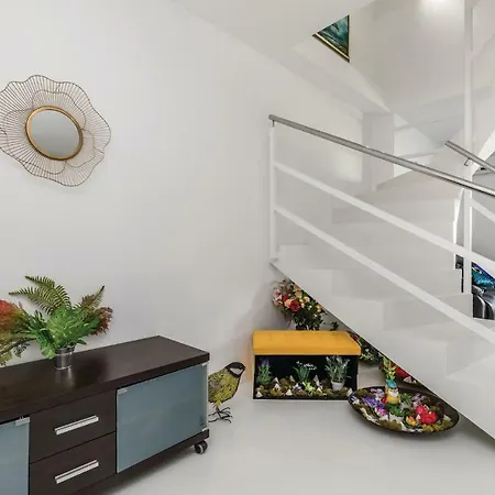 Four Bedroom Holiday In Pag بيت للعطل