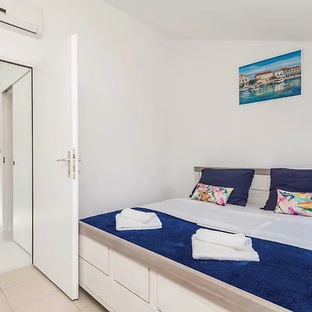 بيت للعطل Four Bedroom Holiday In Pag *