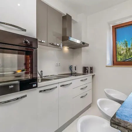 بيت للعطل Four Bedroom Holiday In Pag